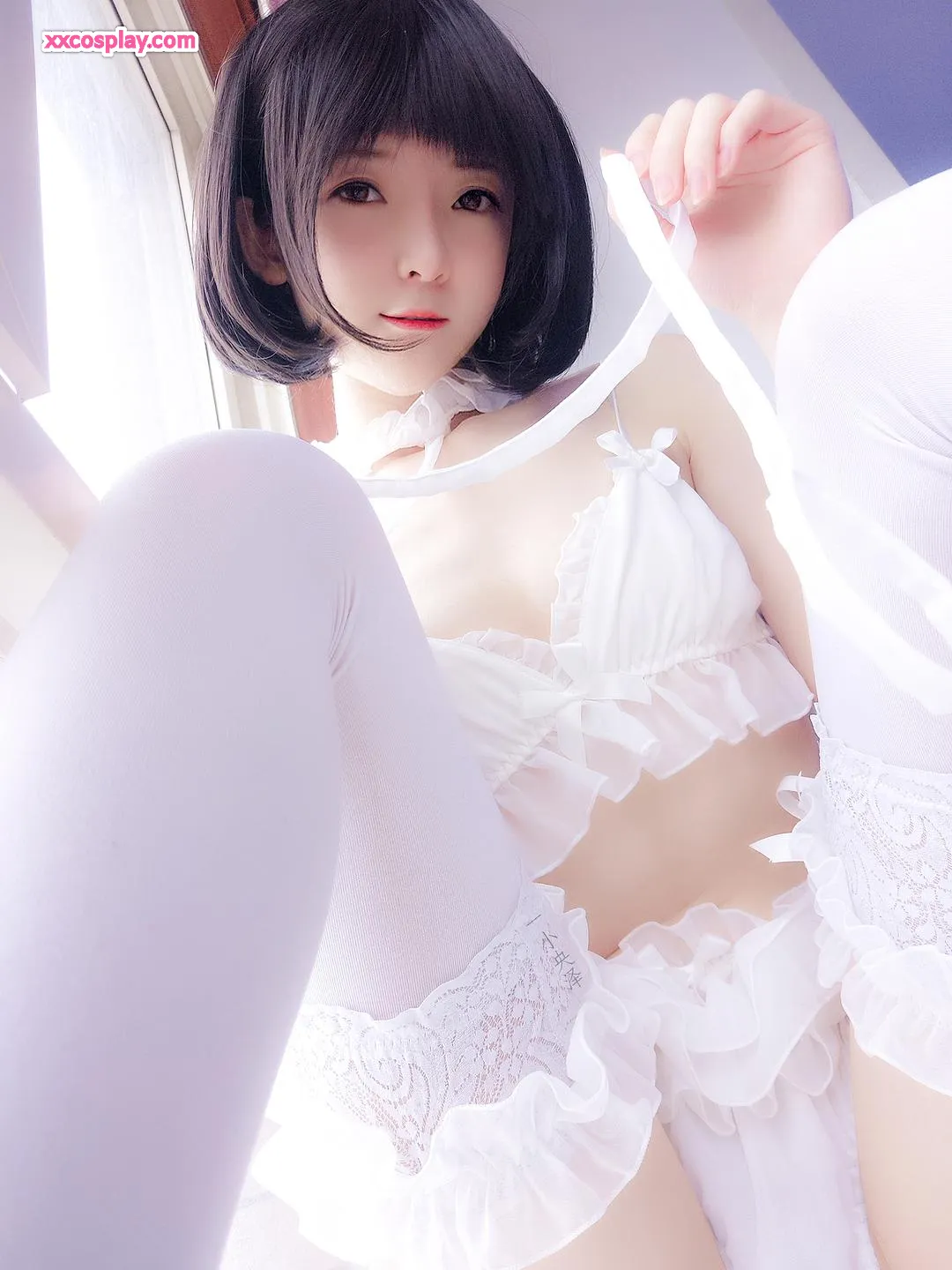 Yixiaoyangze's Enchanting White Lace Lingerie Private Shoot